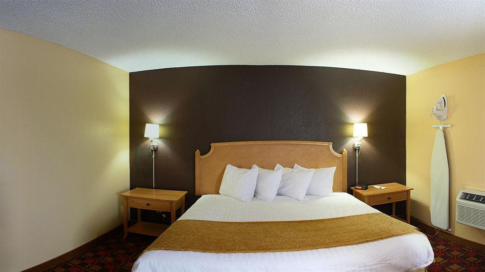 Quality Inn Hall Of Fame Canton Extérieur photo