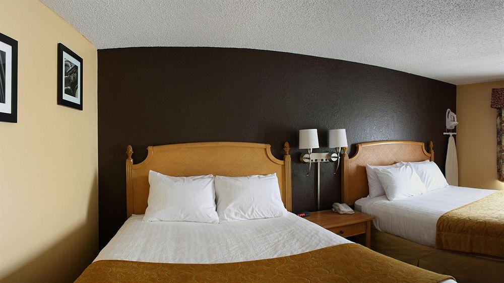 Quality Inn Hall Of Fame Canton Extérieur photo