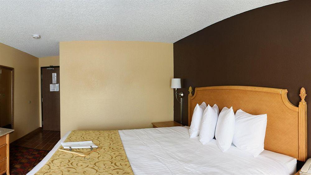 Quality Inn Hall Of Fame Canton Extérieur photo