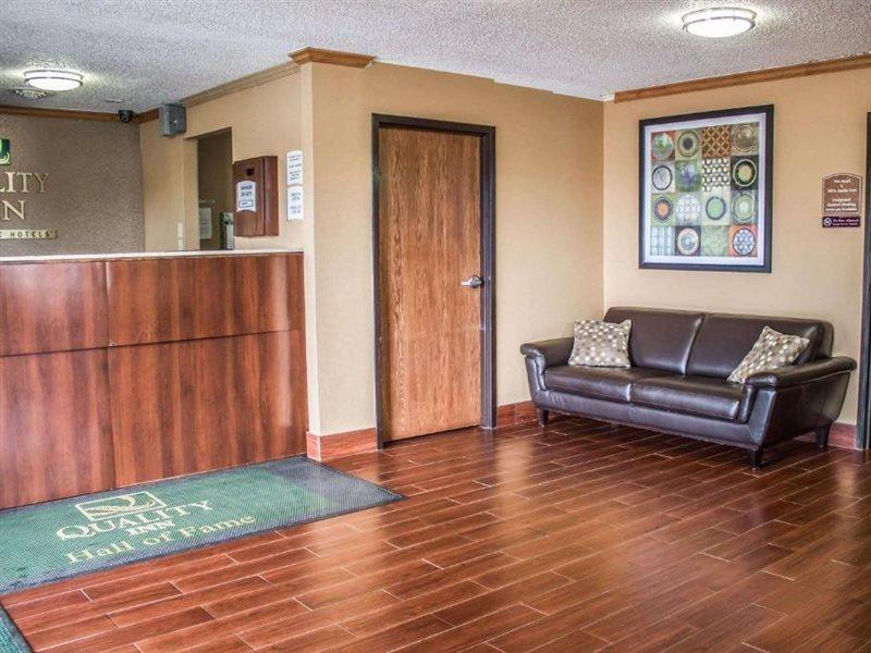 Quality Inn Hall Of Fame Canton Extérieur photo