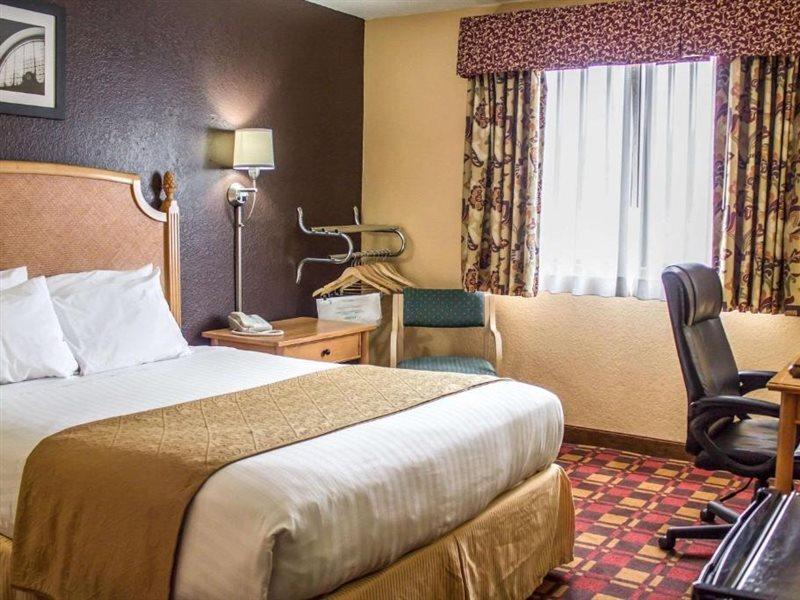Quality Inn Hall Of Fame Canton Extérieur photo