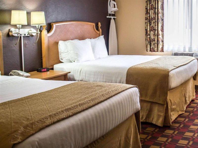 Quality Inn Hall Of Fame Canton Extérieur photo