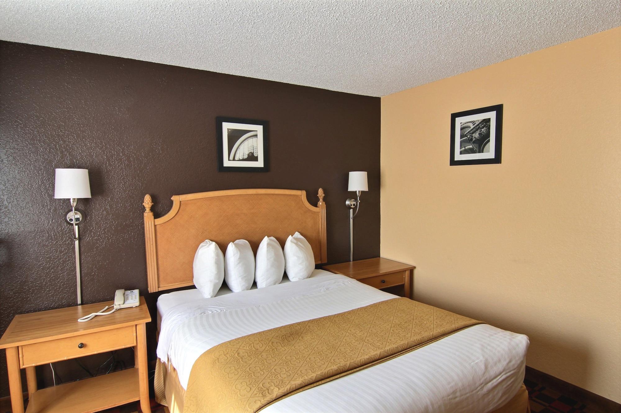Quality Inn Hall Of Fame Canton Extérieur photo