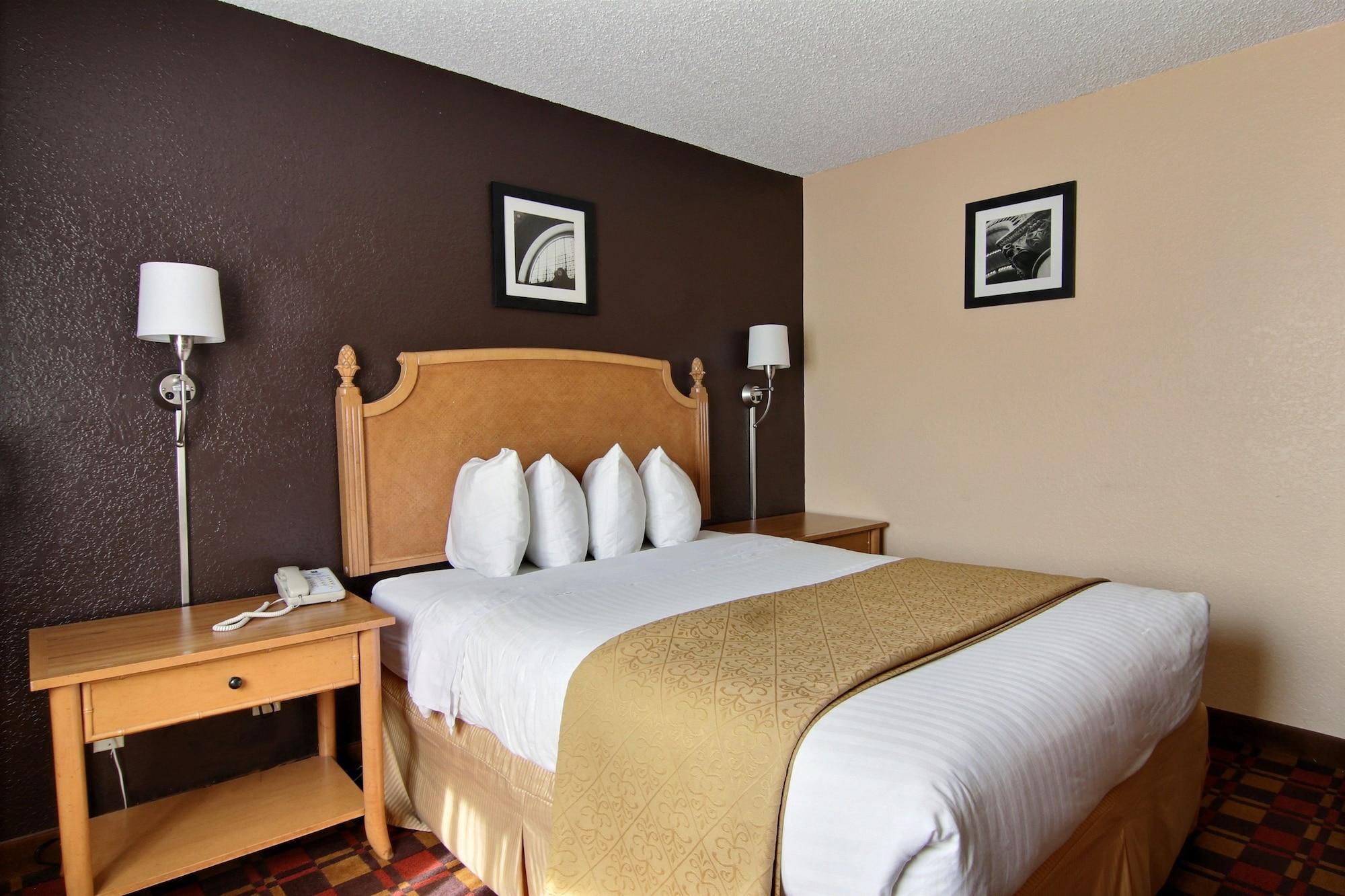 Quality Inn Hall Of Fame Canton Extérieur photo