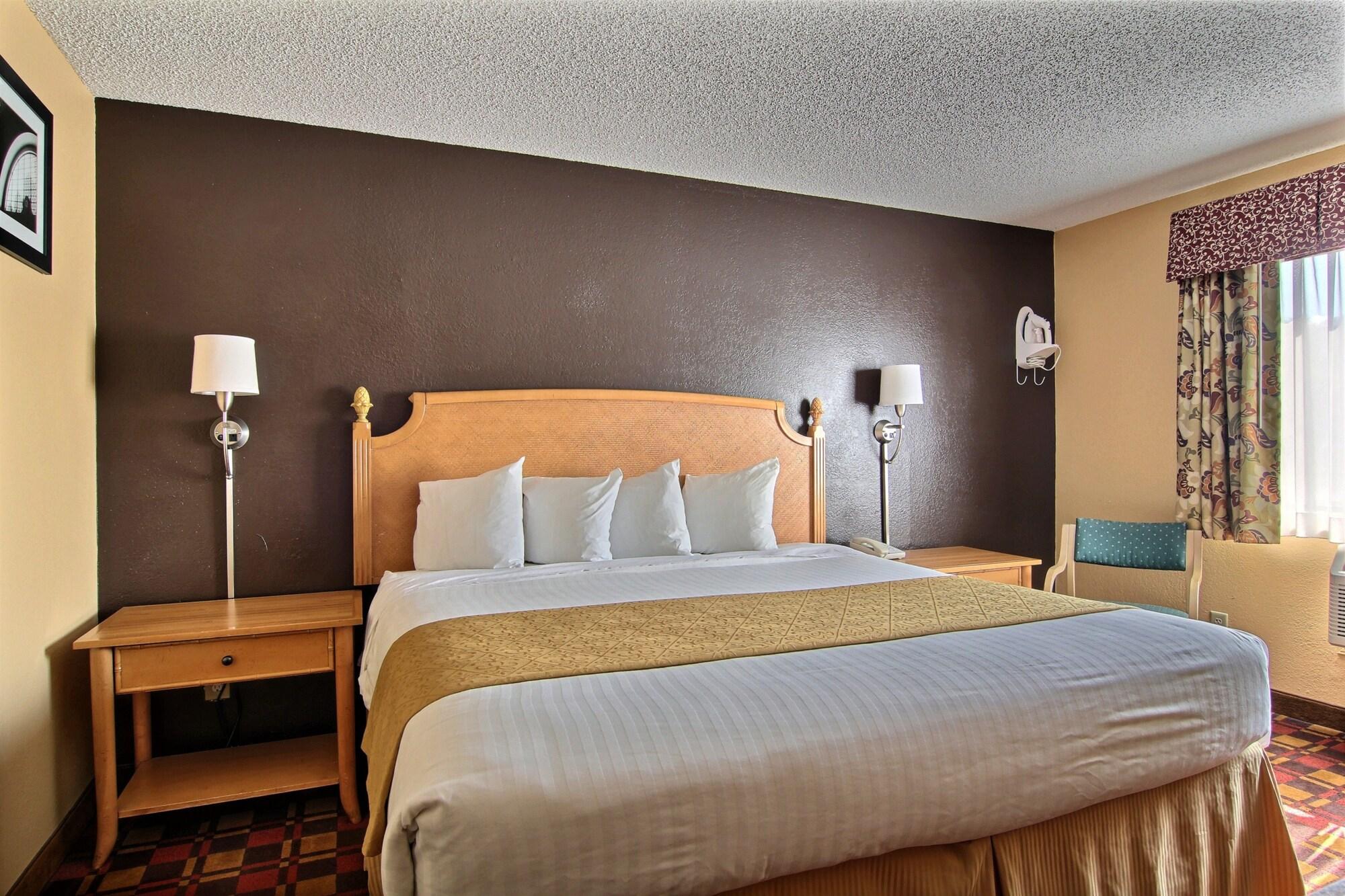 Quality Inn Hall Of Fame Canton Extérieur photo