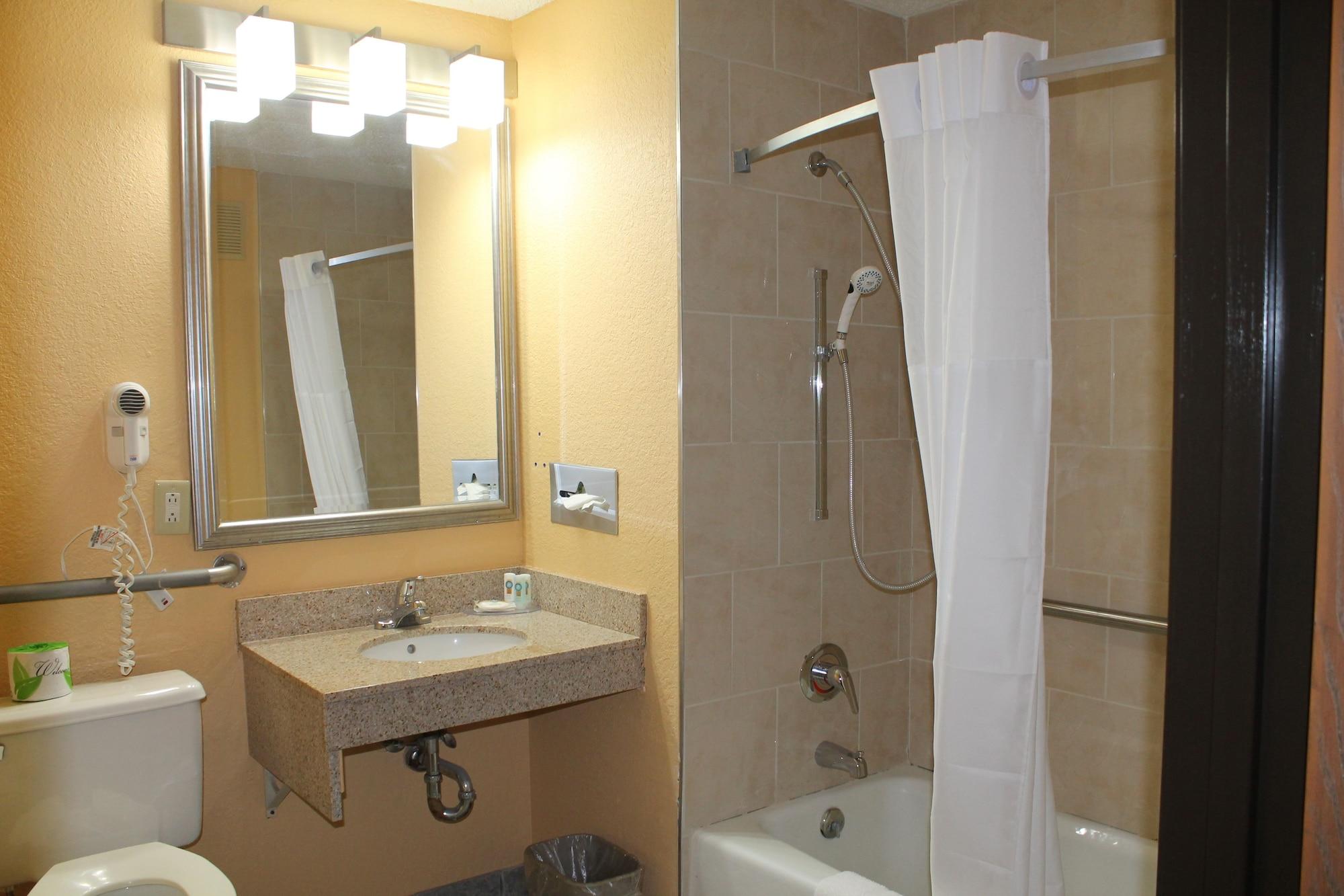 Quality Inn Hall Of Fame Canton Extérieur photo