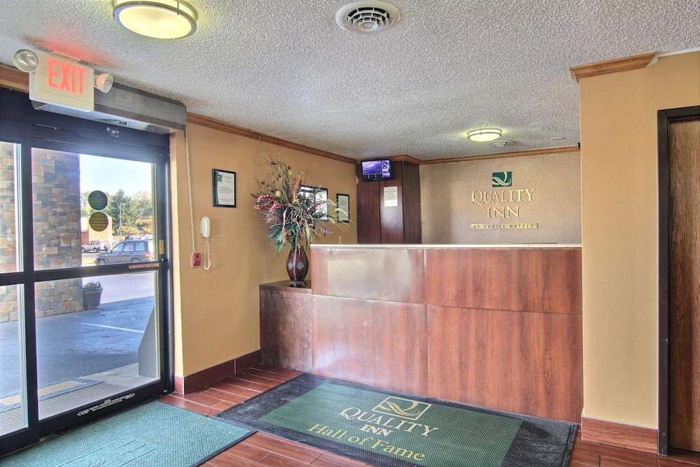 Quality Inn Hall Of Fame Canton Extérieur photo