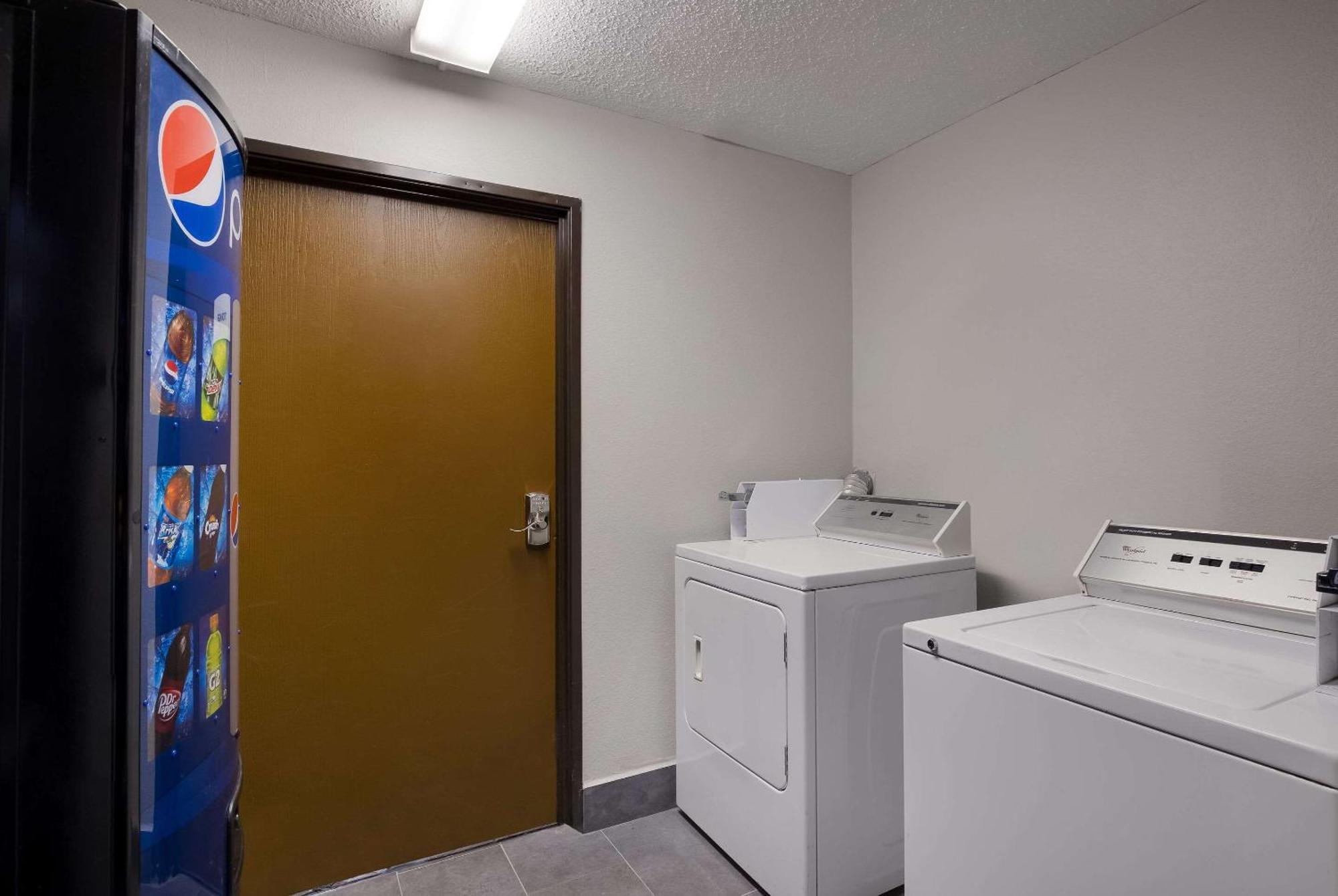 Quality Inn Hall Of Fame Canton Extérieur photo