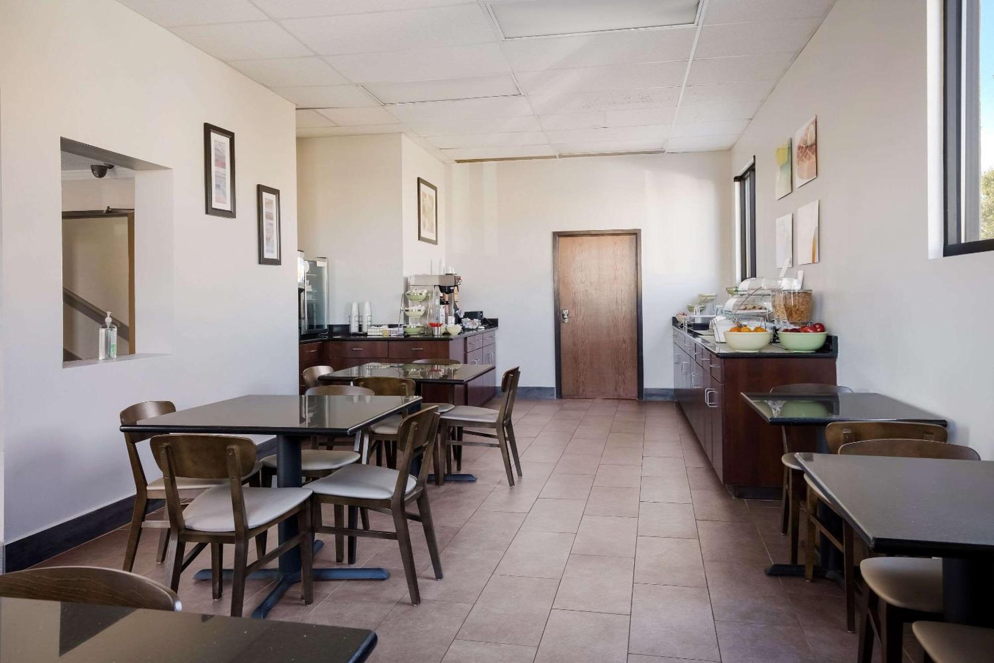 Quality Inn Hall Of Fame Canton Extérieur photo