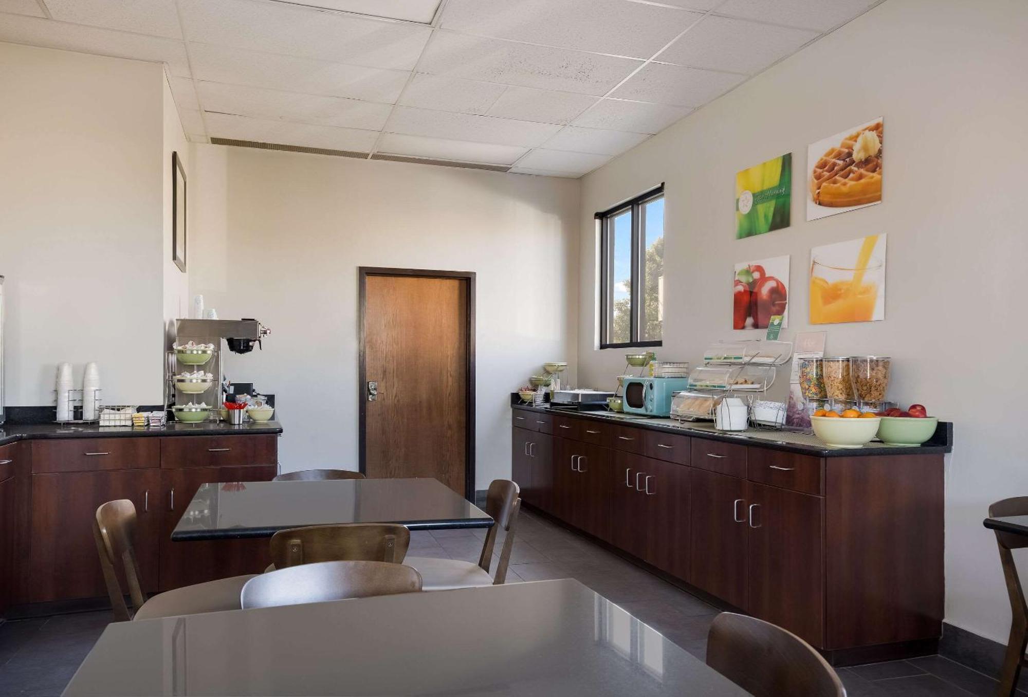 Quality Inn Hall Of Fame Canton Extérieur photo