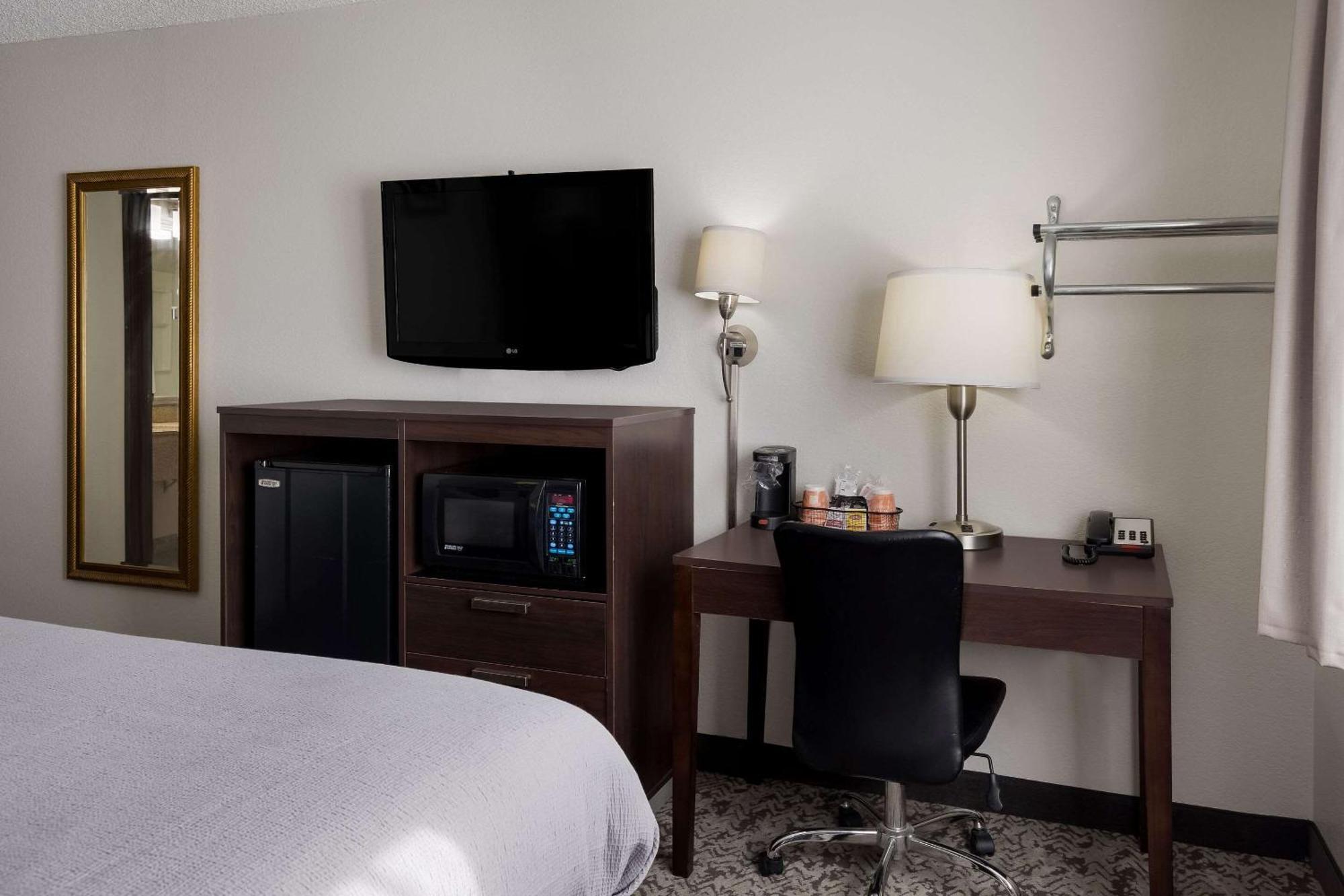 Quality Inn Hall Of Fame Canton Extérieur photo
