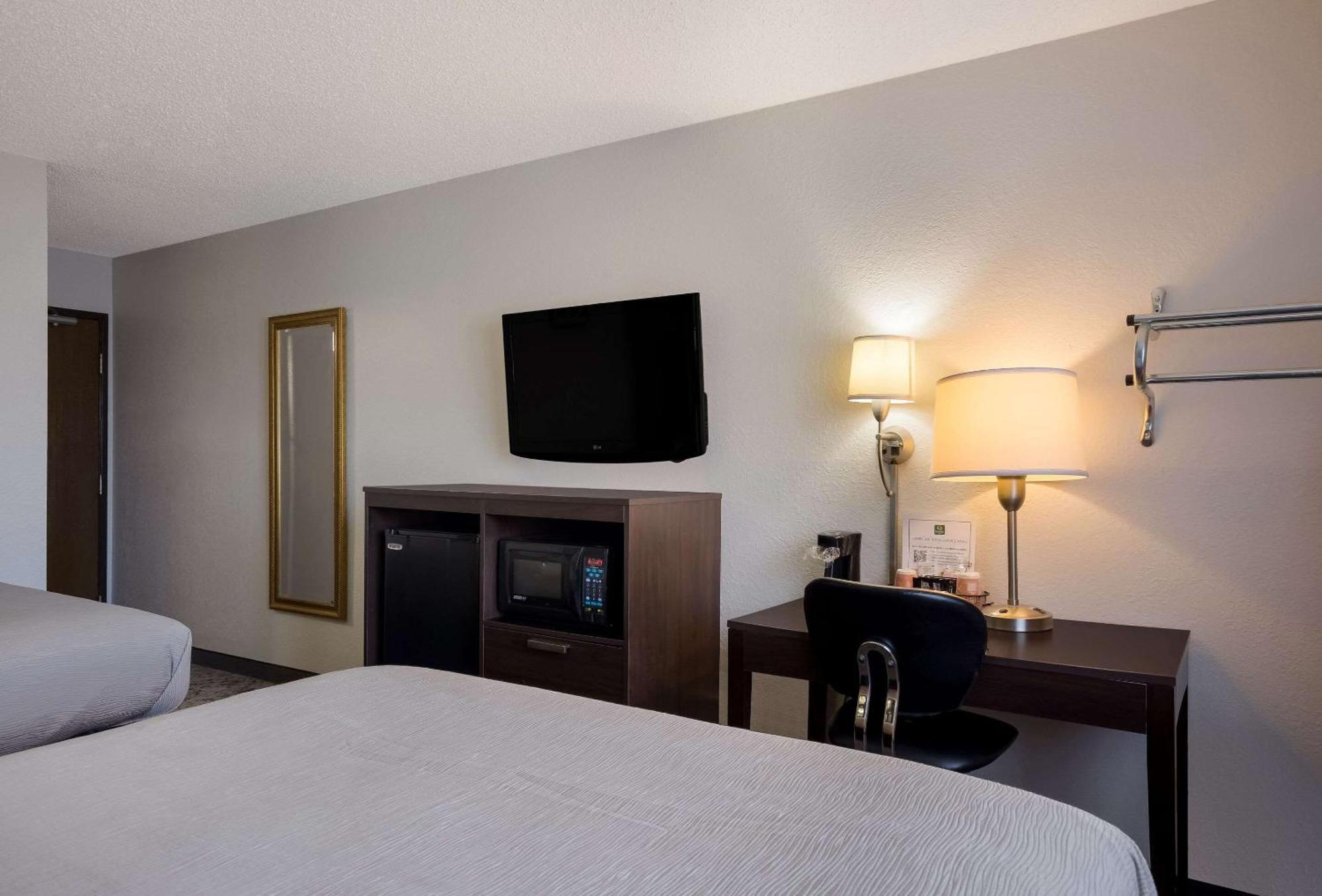 Quality Inn Hall Of Fame Canton Extérieur photo