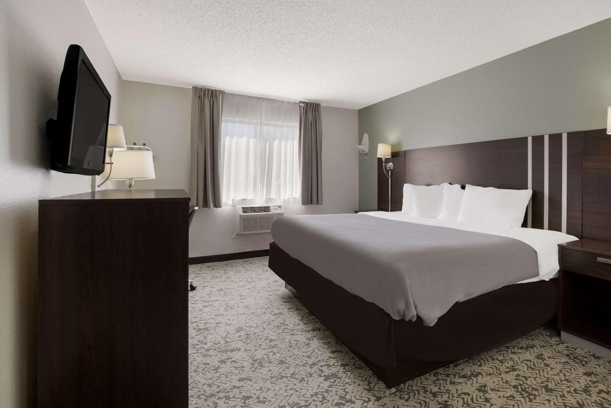 Quality Inn Hall Of Fame Canton Extérieur photo