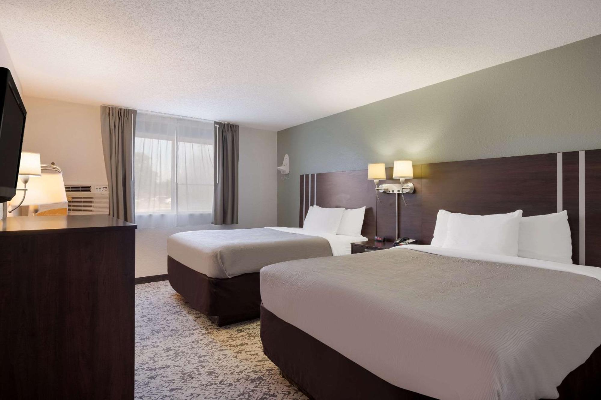 Quality Inn Hall Of Fame Canton Extérieur photo