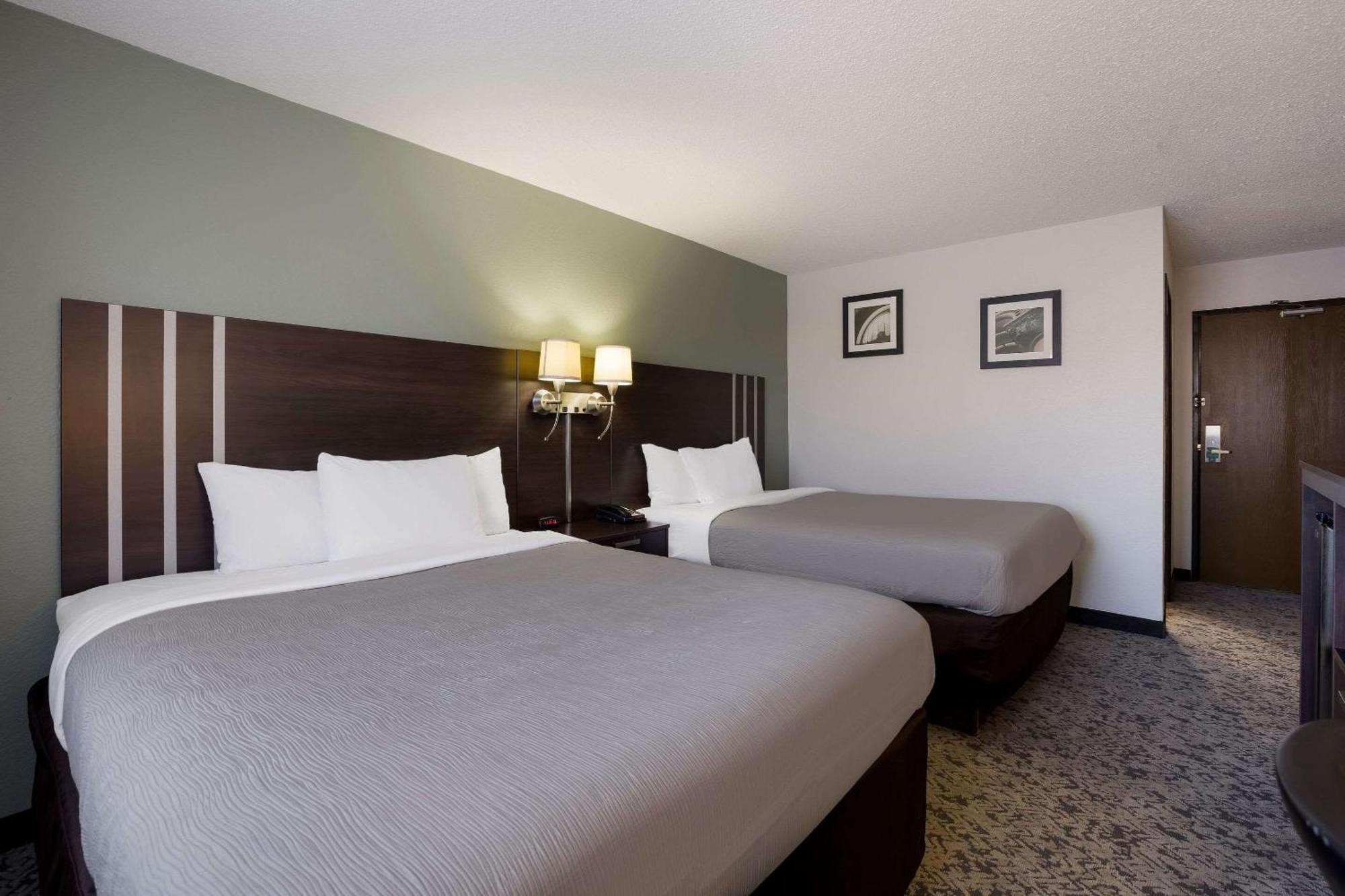 Quality Inn Hall Of Fame Canton Extérieur photo