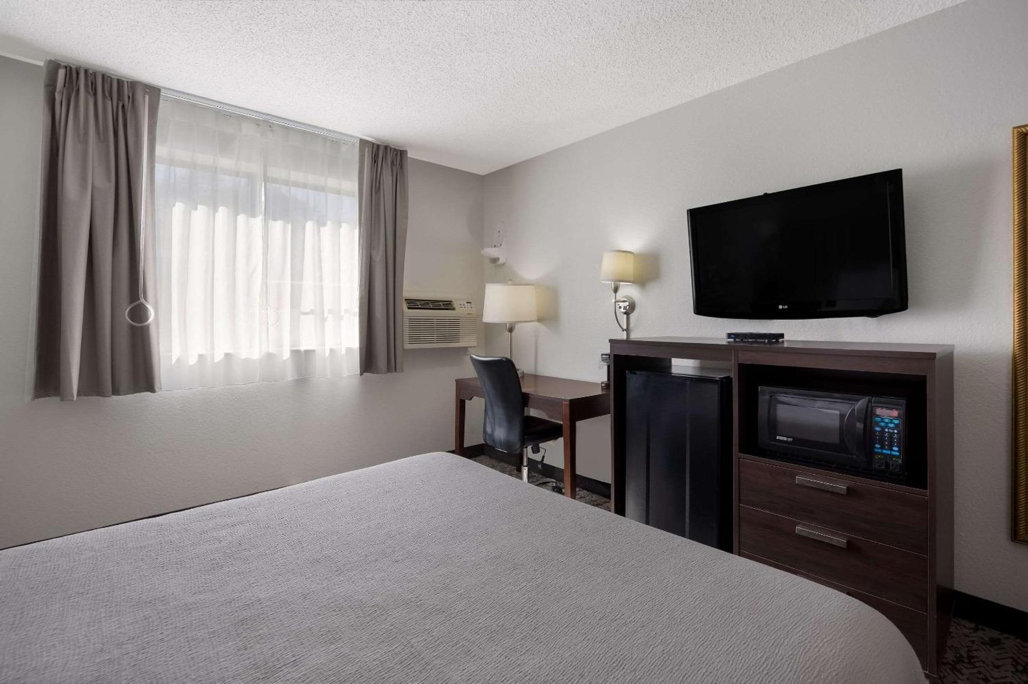 Quality Inn Hall Of Fame Canton Extérieur photo