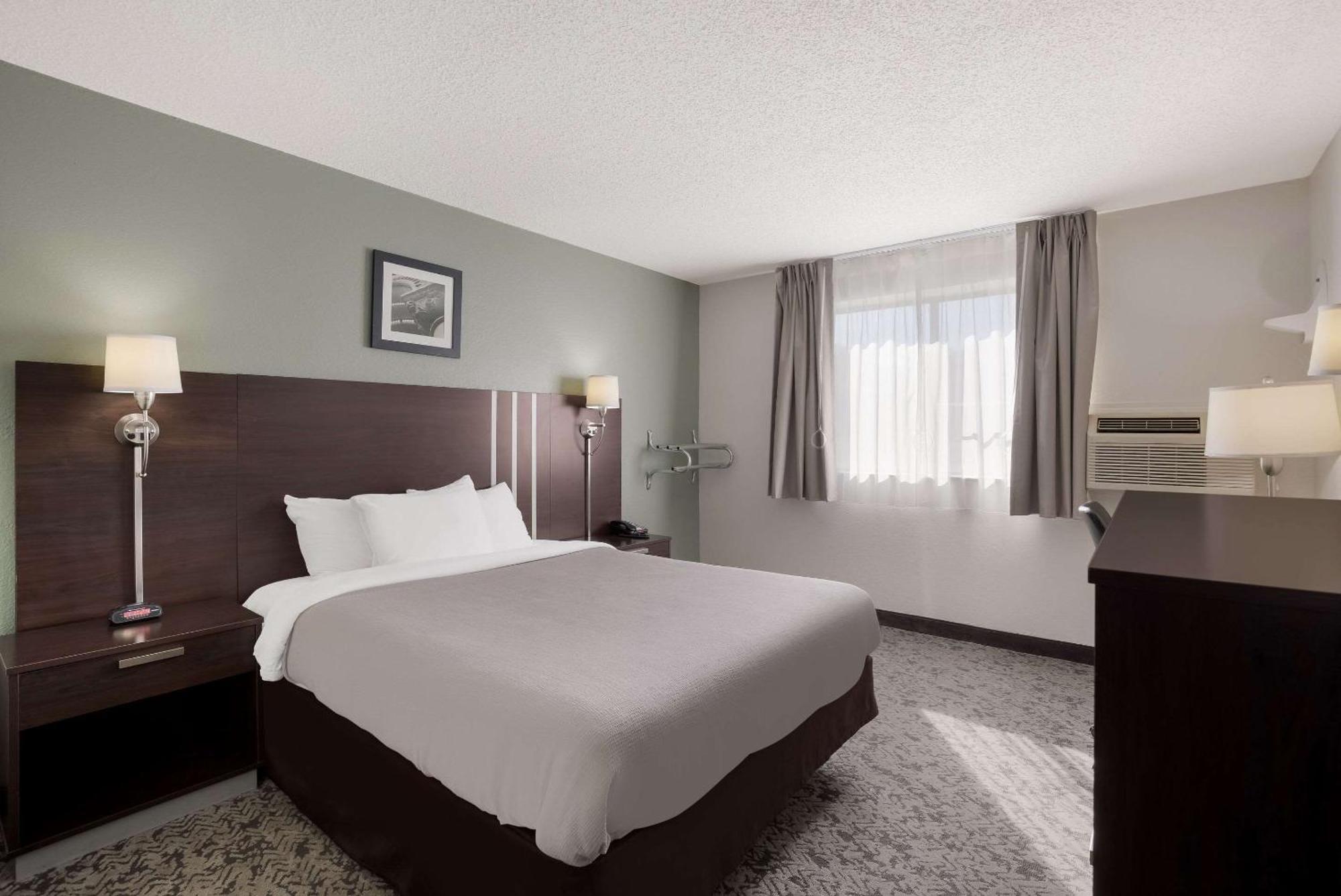 Quality Inn Hall Of Fame Canton Extérieur photo